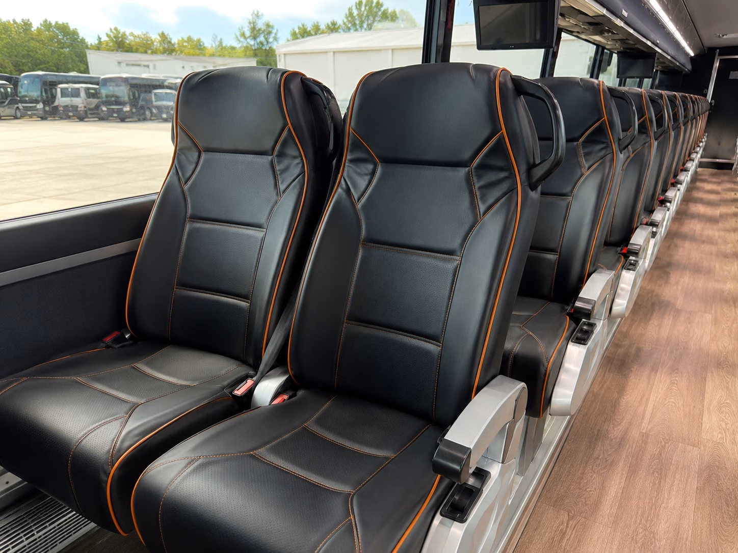minibus rentals in toledo for smaller prom groups who want their own ride